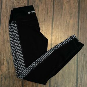 Gray and Black Print Panel Vineyard Vines Leggings XXS